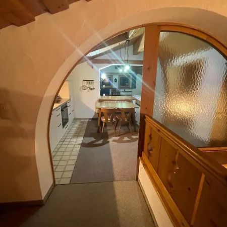 Larinmos Apartment *