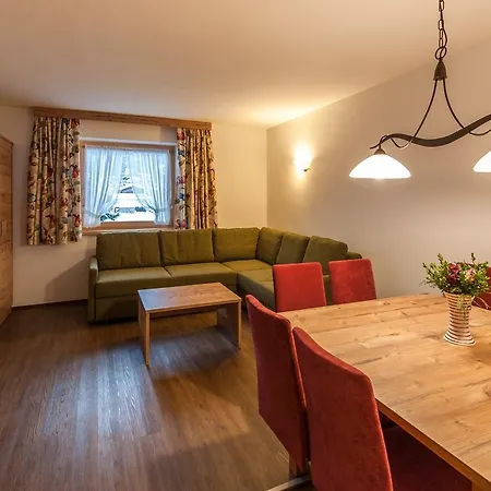 Larinmos Apartment *
