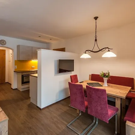 Larinmos Apartment Lermoos