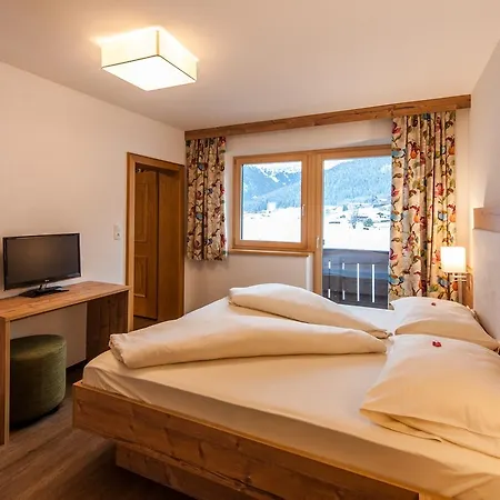 Larinmos Apartment *